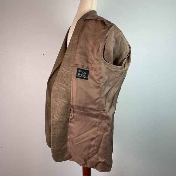 Jos. A. Banks Tan Sport Coat with Notched Lapels and Plaid Pattern Size 41R EUC - Picture 7 of 9